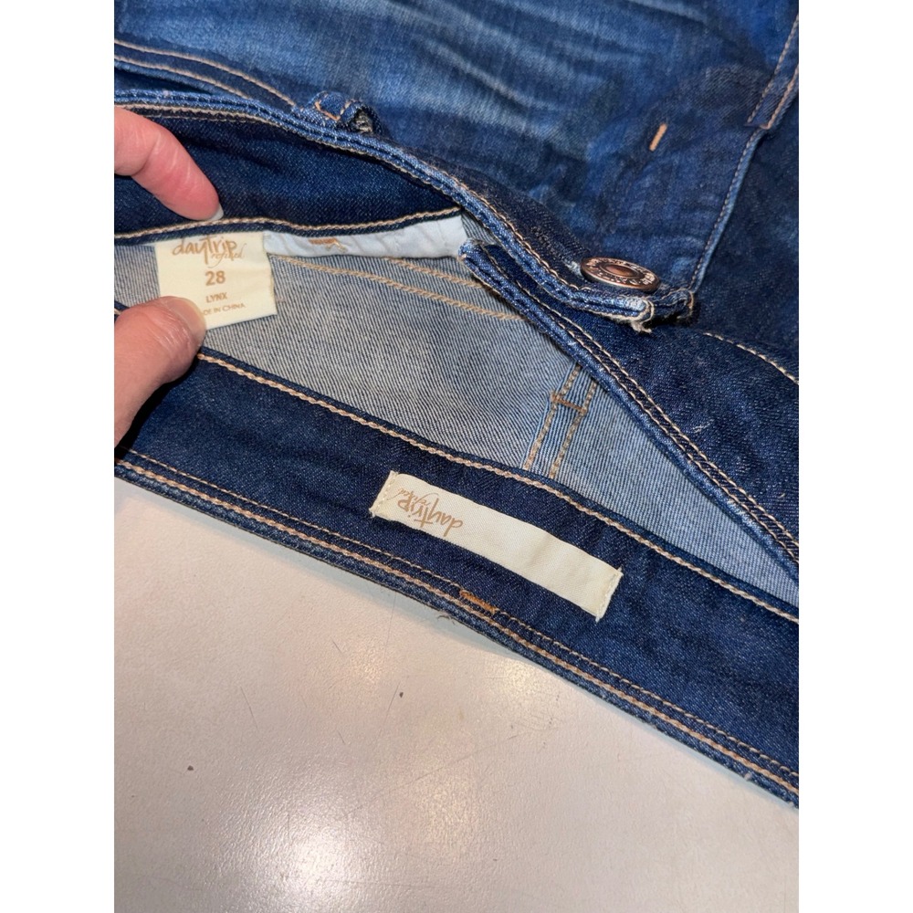 Daytrip Stretchy Refined Lynx Distressed Denim Cut Off Shorts Frayed Hem Size 28 - Picture 3 of 10